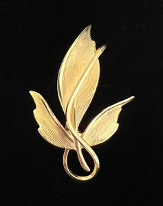 VTG Brooch Gold Tone Metal Leaf Ribbon Abstract Modern Art